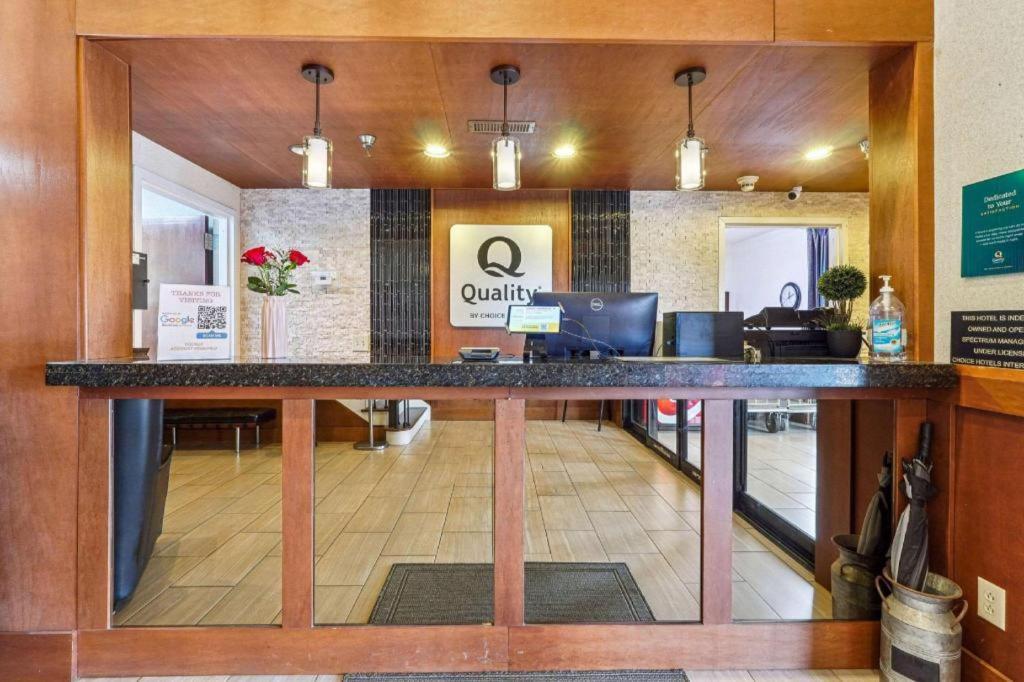 דוסונוויל Quality Inn & Suites מראה חיצוני תמונה