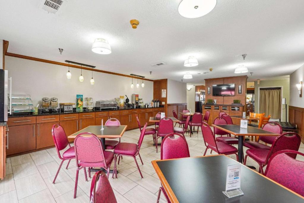 דוסונוויל Quality Inn & Suites מראה חיצוני תמונה