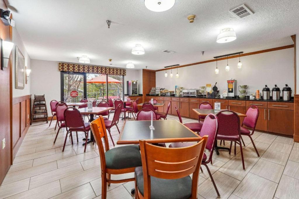דוסונוויל Quality Inn & Suites מראה חיצוני תמונה